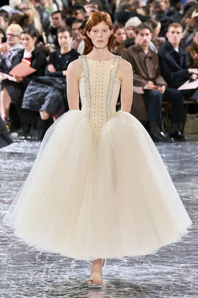 Look 32